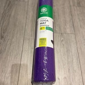 Brand new Gaiam Yoga mat 6mm